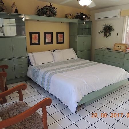Casa Larrea Inn 팜데저트 외부 사진