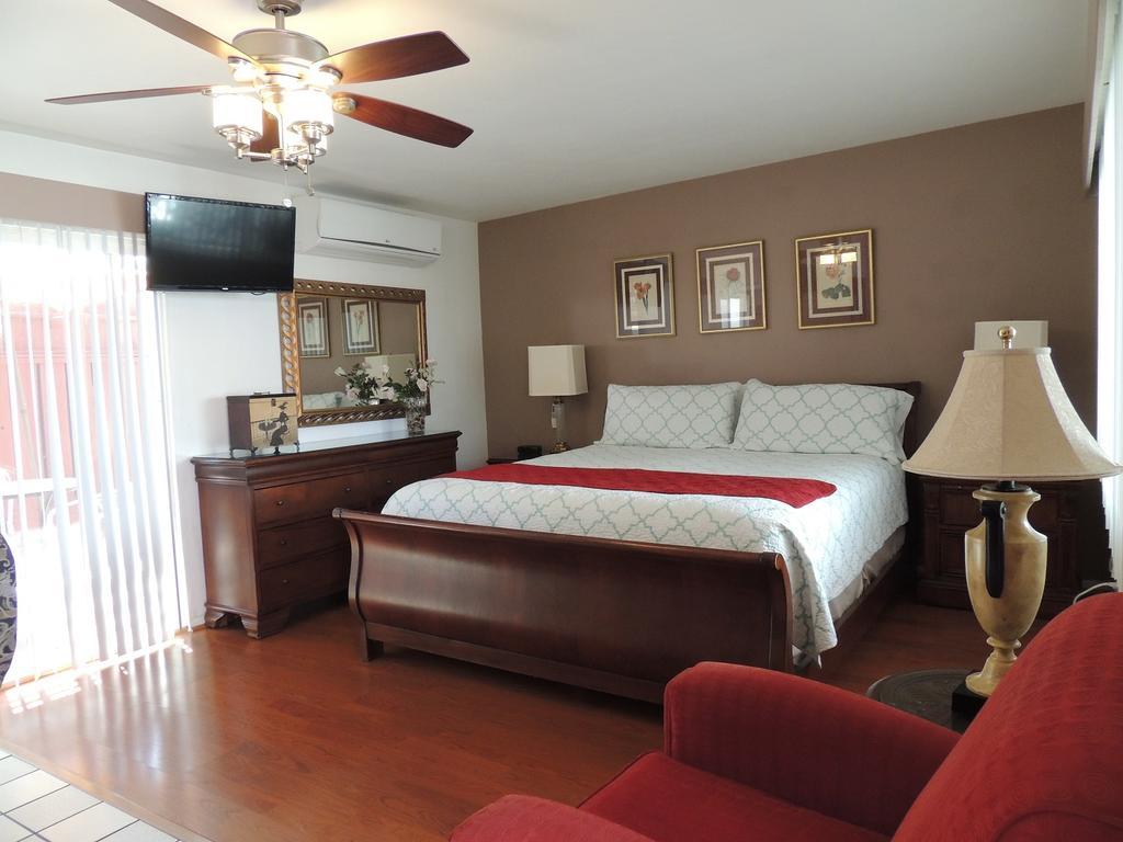Casa Larrea Inn 팜데저트 외부 사진